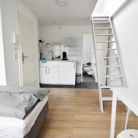 Apartment City Koln, Messenah *