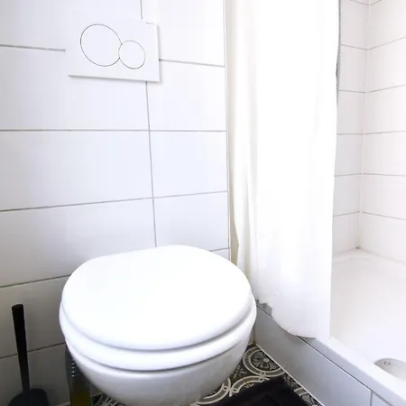 Apartment City Koln, Messenah *